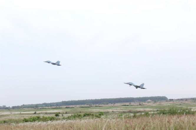 Mot ngay huan luyen bay cung tiem kich Su-30MK2-Hinh-12