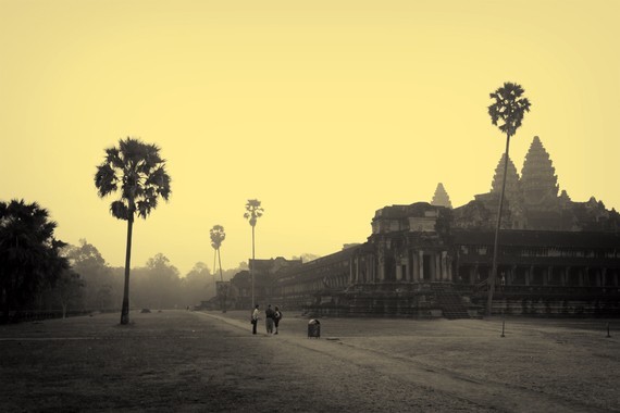 Ngam den Angkor Wat ngai ngu trong mot binh minh se lanh-Hinh-5