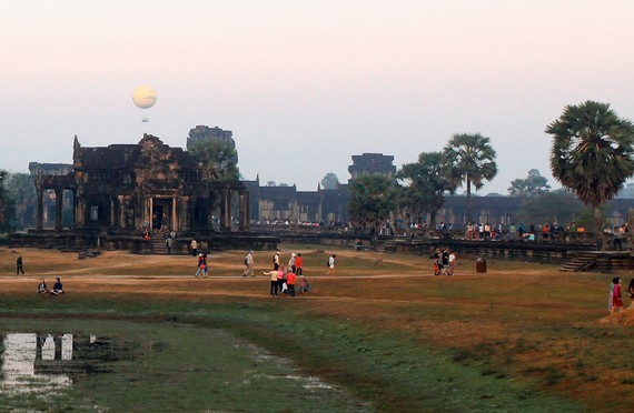 Ngam den Angkor Wat ngai ngu trong mot binh minh se lanh-Hinh-6