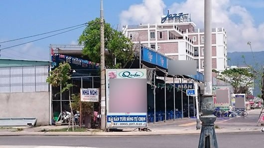 Dát ven biẻn Da Nang dang bi khach Trung Quoc 