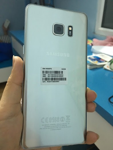 Mua Samsung Note 7 o The Gioi Di Dong, khach ngam qua dang