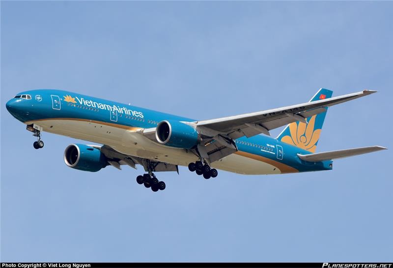 Vietnam Airlines xac minh thong tin tiep vien bi bat giu tai Phap