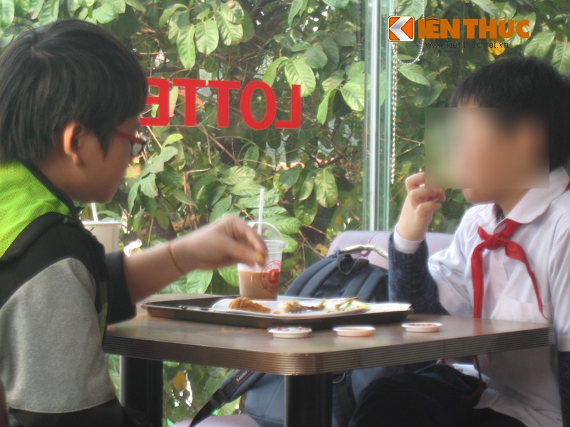 Lotteria van vo tu ban do uong nhiem khuan cho khach?-Hinh-5