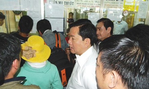 Bo truong Thang: “Tay chay” hang xe khong giam gia ve