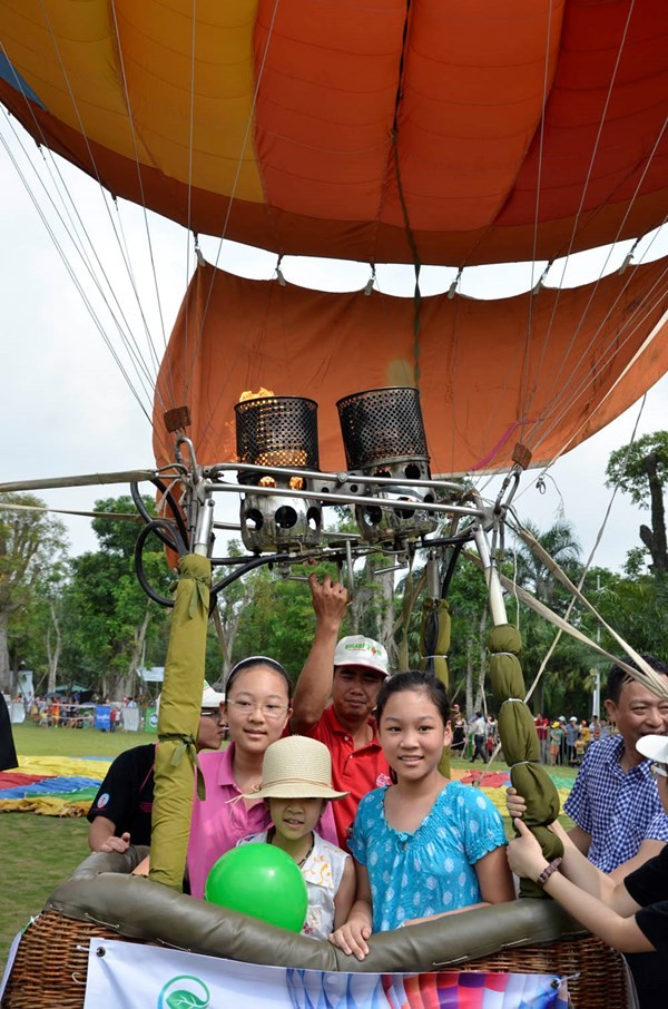 Nghet tho chen chuc di choi o Ha Noi dip 30/4-Hinh-9