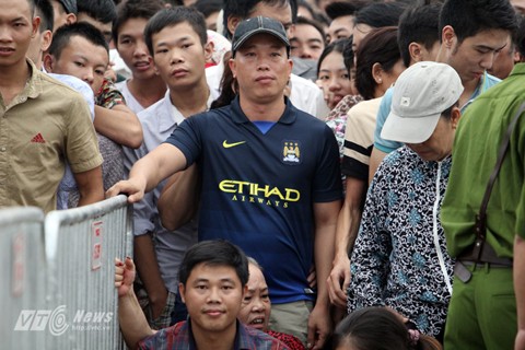 Trang dem da chien san ve tran Man City- Viet Nam-Hinh-6