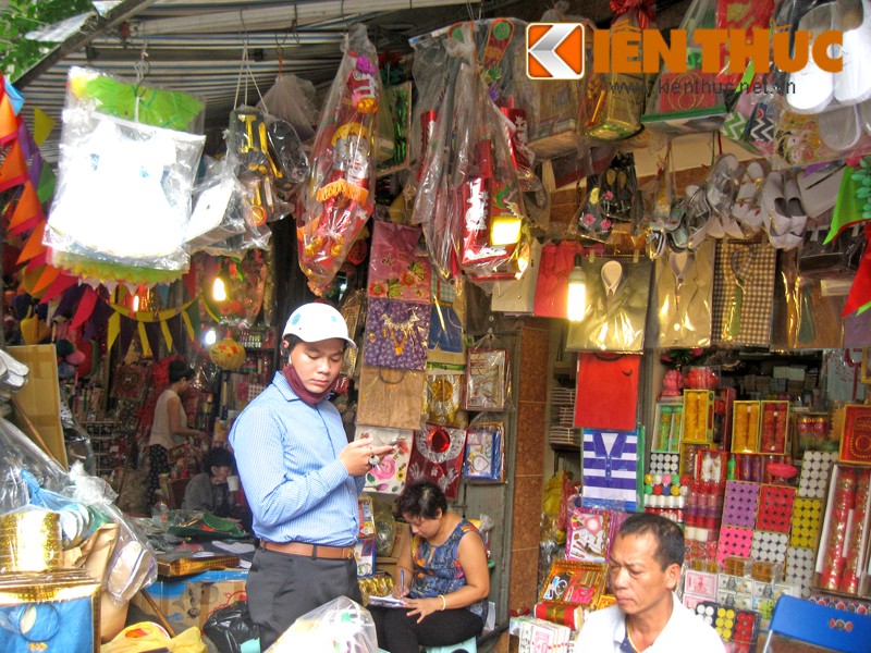 Nguoi Ha Noi nhon nhip sam do le cung ram thang 7