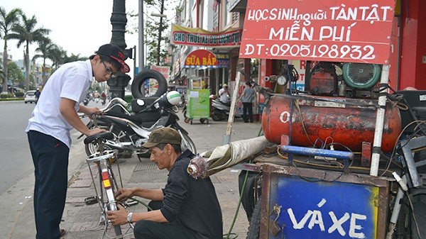 Xem bien quang cao gay xuc dong manh tren duong pho-Hinh-3