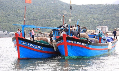 Tau ca Viet Nam bi dam toi tap ngu dan rot xuong bien