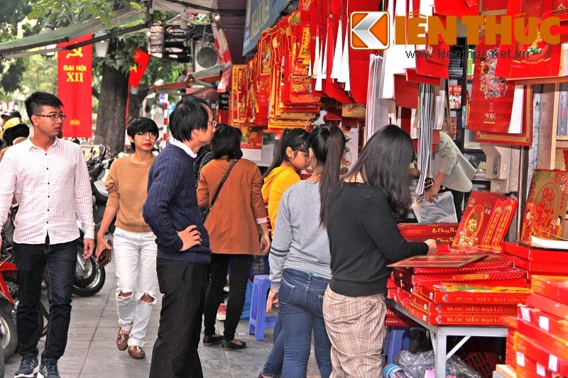 Nguoi Ha Noi nhon nhip mua sam lich Tet 2016-Hinh-2