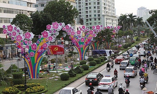 Trang tri la tren con duong dep nhat Ha Noi-Hinh-7