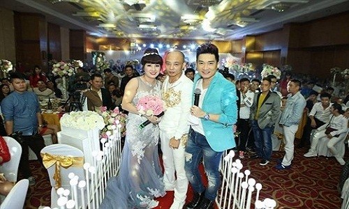 Dai gia choi ngong chi nui tien cho showbiz Viet