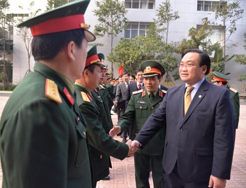 Bi thu Ha Noi Hoang Trung Hai chuc tet luc luong vu trang-Hinh-2