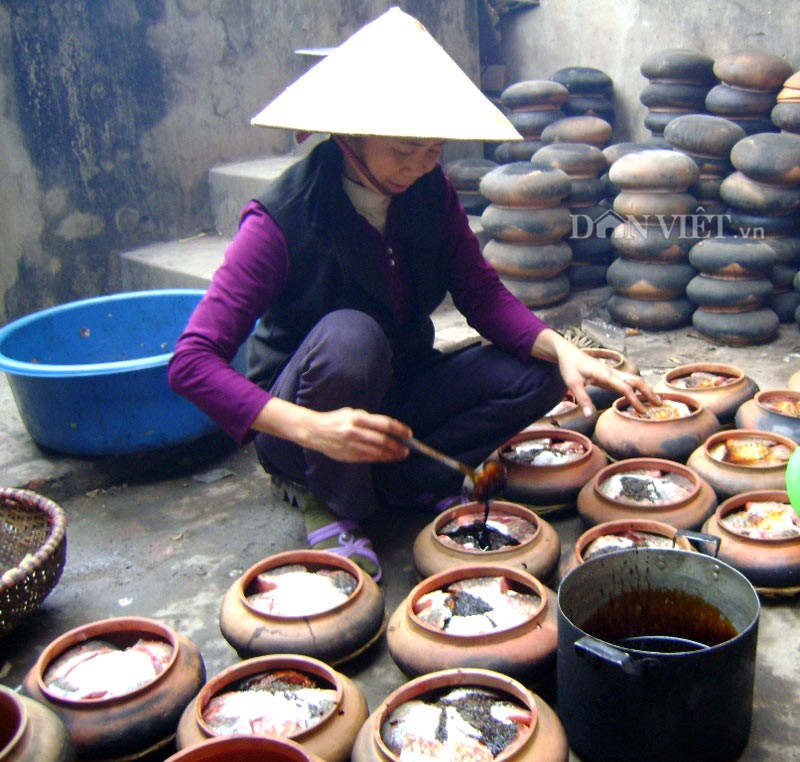 Cong phu mon ca kho to Hoa Hau trong mam co ngay Tet