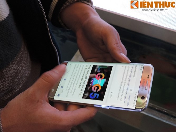 Dan sanh mo xe dieu Galaxy S7 lam duoc con iPhone bo tay-Hinh-2