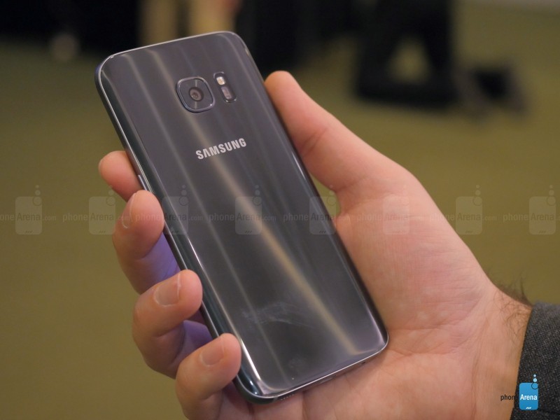 Co nen mua Samsung Galaxy S7 dat do luc nay?-Hinh-7