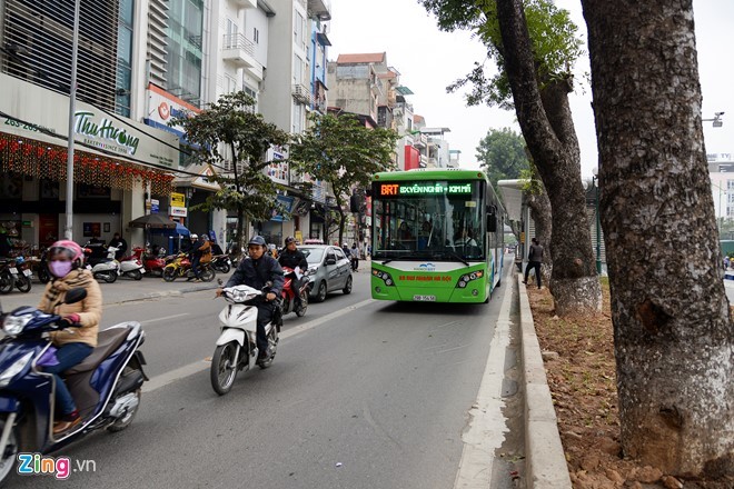 Anh: Oto, xe may phong vun vut trong lan buyt nhanh du duong vang-Hinh-10