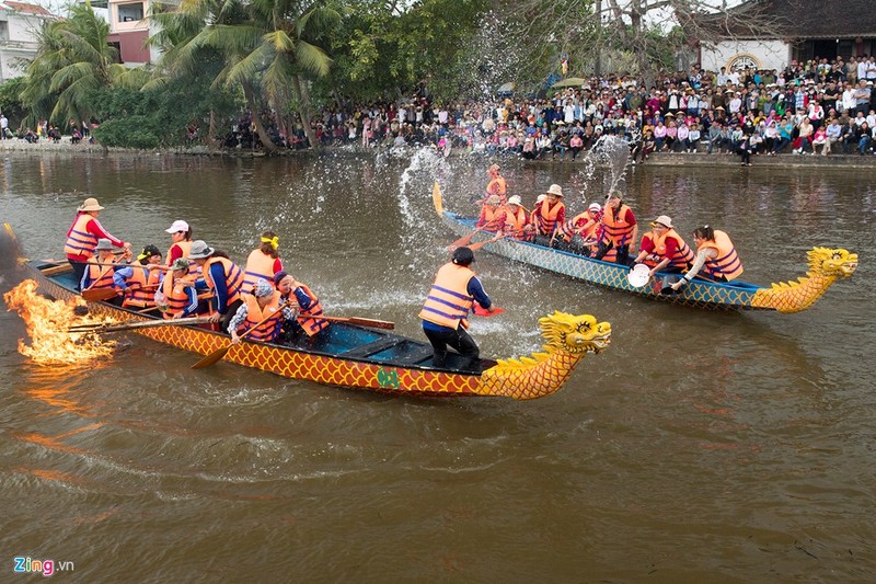 Anh: Chi em cuong nhiet thi nau com, bat vit tren song-Hinh-4