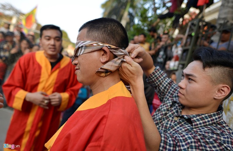 Cuoi be bung voi tro bit mat bat lon o hoi lang Ha Noi-Hinh-14