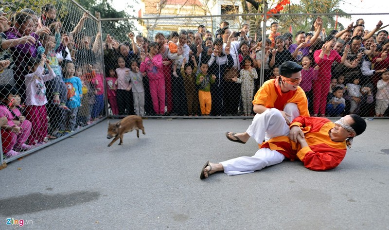 Cuoi be bung voi tro bit mat bat lon o hoi lang Ha Noi-Hinh-16