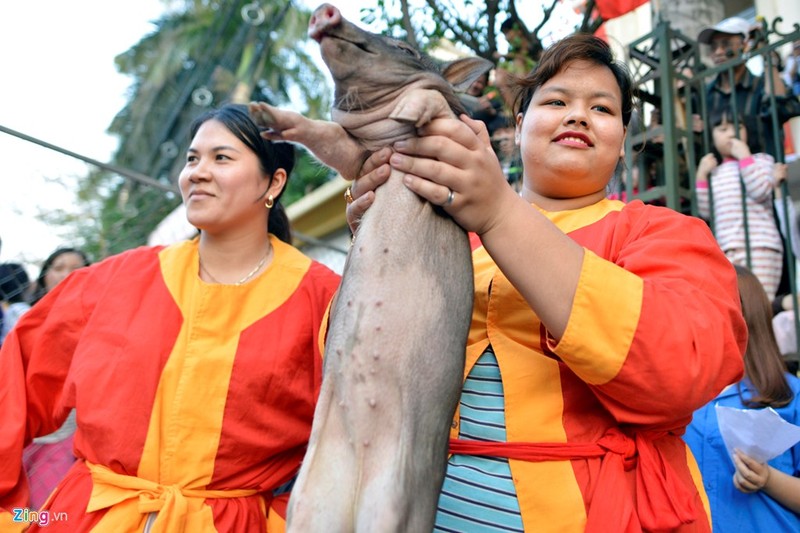 Cuoi be bung voi tro bit mat bat lon o hoi lang Ha Noi-Hinh-18