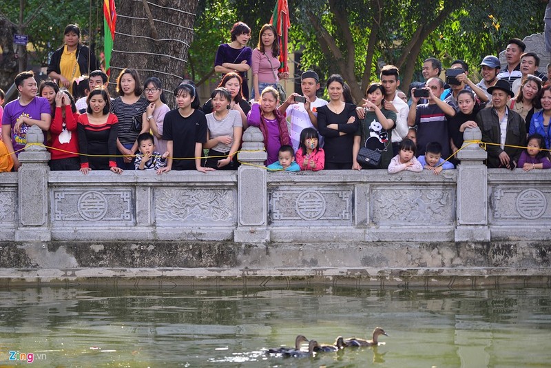 Cuoi be bung voi tro bit mat bat lon o hoi lang Ha Noi-Hinh-9