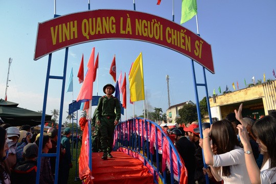 Hon 2.400 thanh nien Quang Ngai len duong nhap ngu