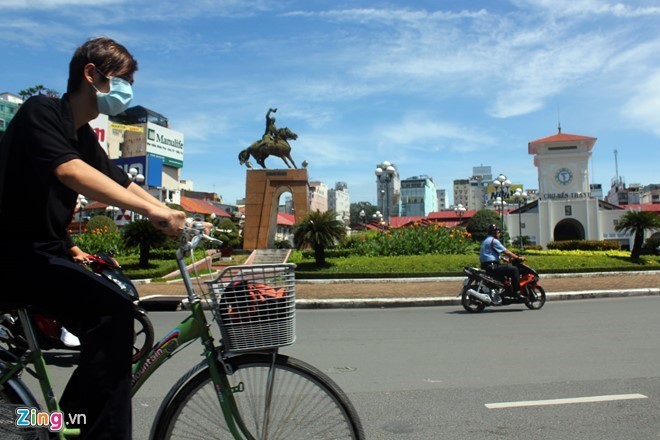 Pha bo vong xoay Quach Thi Trang truoc cho Ben Thanh