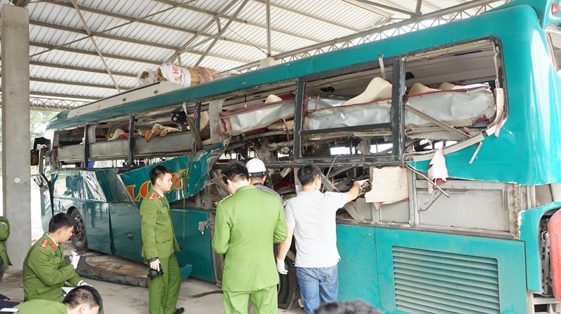 Can canh ben trong xe giuong nam phat no lam 2 nguoi chet-Hinh-6