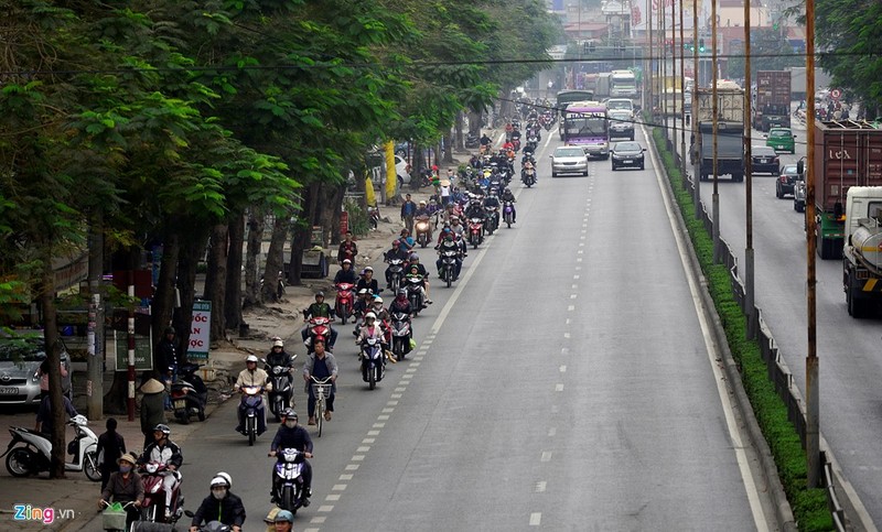 Anh: Ngac nhien canh nguoi di xe may dung lan o Hai Phong