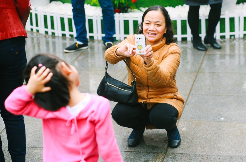 Nguoi dan doi mua di xem Le hoi hoa anh dao Nhat Ban-Hinh-11