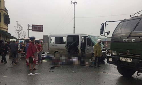 Hien truong kinh hoang vu dam xe 17 nguoi thuong vong o Ha Nam