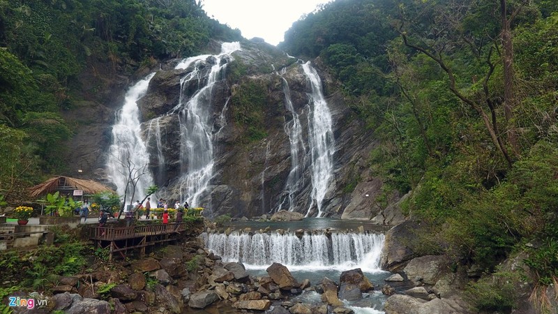 Chum anh: Thac Trang giua vung nui Truong Son nhin tu camera bay