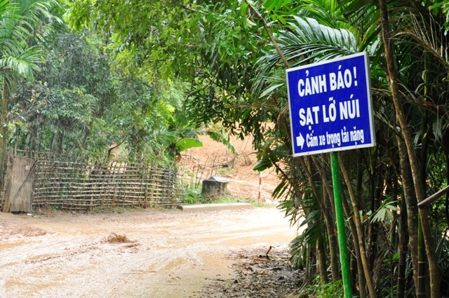 Chum anh: Nhung loi chinh ta ngay ngo tren bien thong bao o VN-Hinh-4