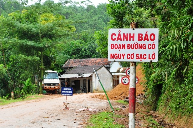 Chum anh: Nhung loi chinh ta ngay ngo tren bien thong bao o VN-Hinh-5