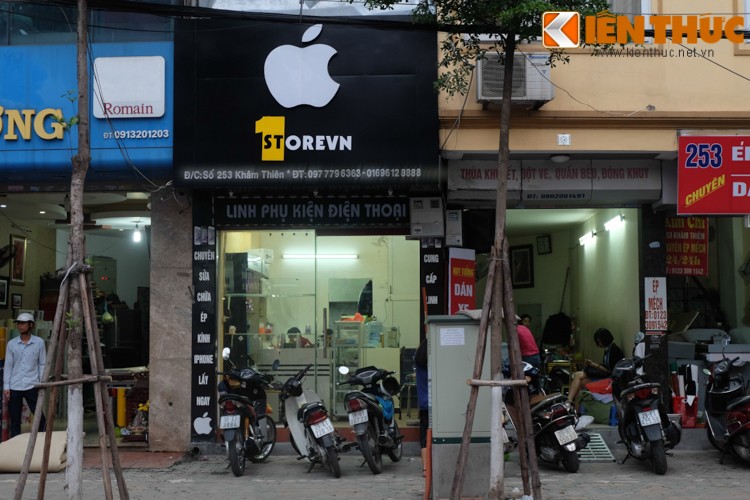 Loat bien quang cao bi Apple doi go ngap duong pho Ha Noi-Hinh-8