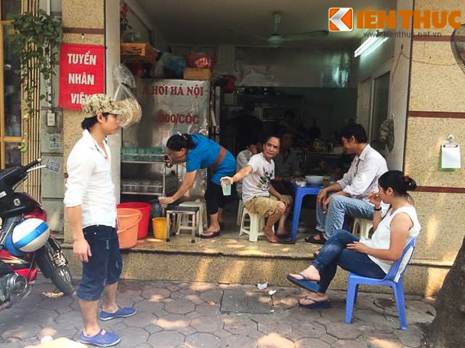 Anh: Bia hoi via he “dat” phong may lanh, dem em o Ha Noi-Hinh-3