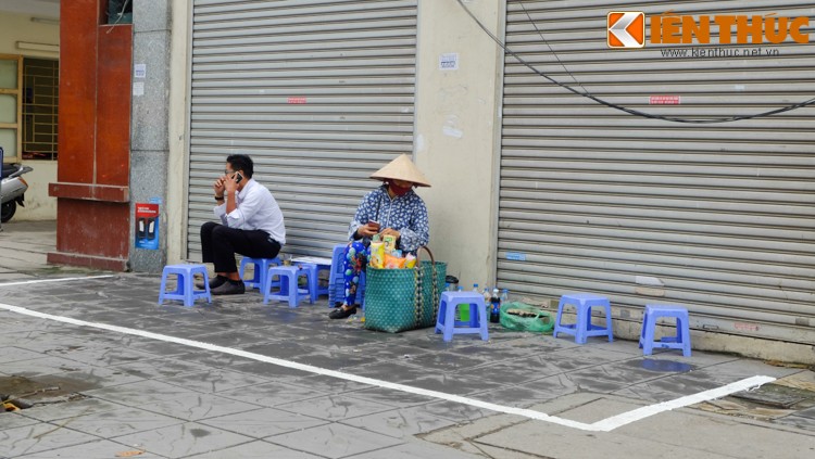 Anh: Bia hoi via he “dat” phong may lanh, dem em o Ha Noi-Hinh-4