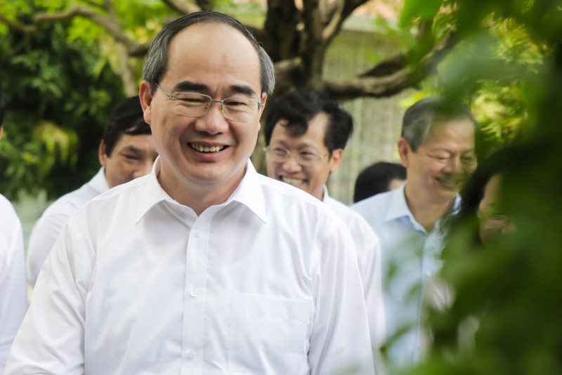 Anh: Tan Bi thu TP HCM Nguyen Thien Nhan tham Ben Nha Rong-Hinh-9