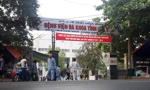 Bat bac si Hoang Cong Luong vi vi pham quy dinh kham chua benh-Hinh-2