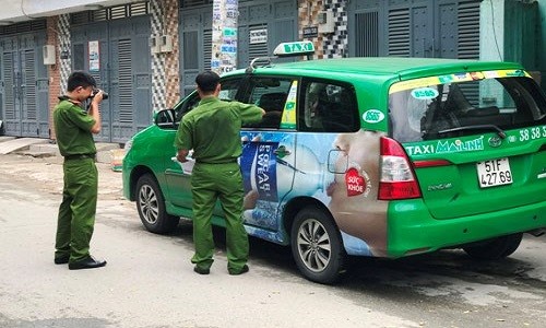 Diem nong 24h: Rut sung giai quyet mau thuan giua hai tai xe taxi