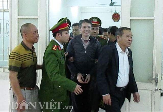 Xu phuc tham Giang Kim Dat: Chi tiet bat ngo trong ngay dau tien-Hinh-11