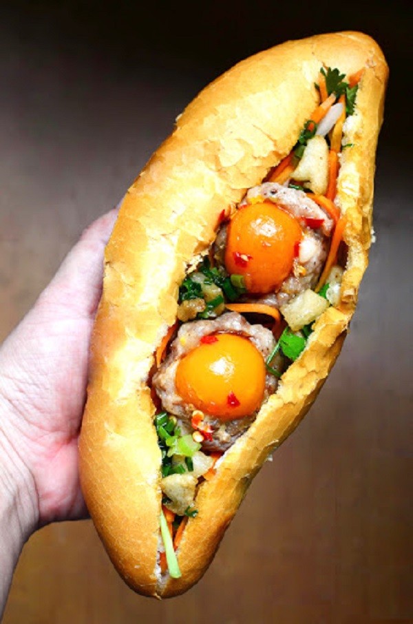 3 xe banh mi nhan “la” cua Sai Gon