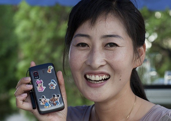 Nguoi Trieu Tien phai den cua hang de... mua ung dung smartphone
