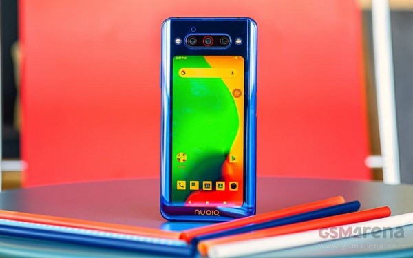 Top 5 smartphone thiet ke cuc di: Dien thoai tu di chuyen theo nhac-Hinh-9