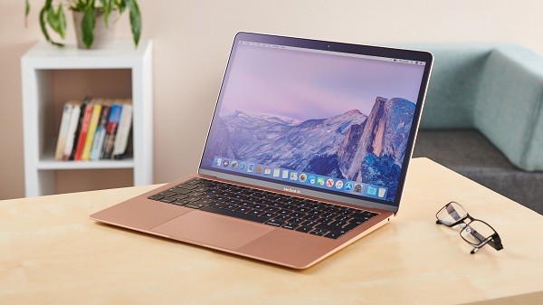 Hai sieu pham cua Apple lot top 10 laptop tot nhat nam 2020-Hinh-3