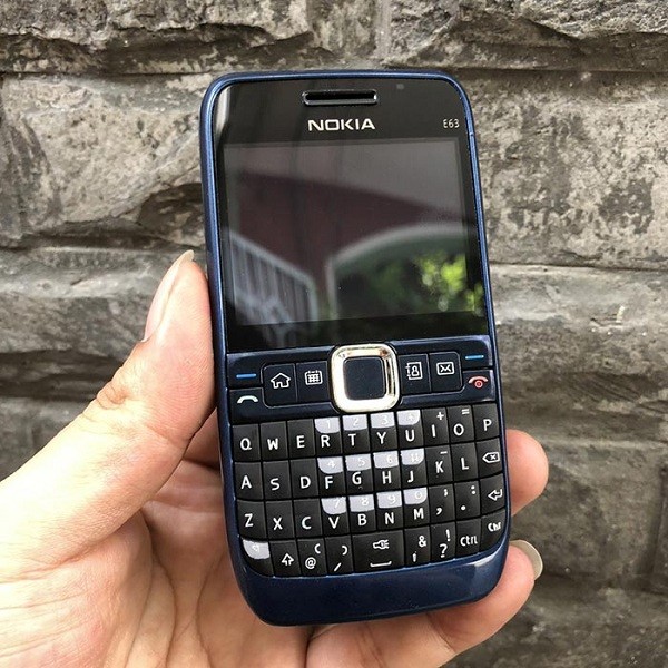 Nokia tung thu bon tien nho mau dien thoai ban phim QWERTY-Hinh-13