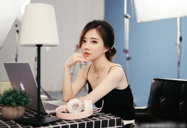 Het hon khi nu streamer hot nhat Trung Quoc lo mat bien dang-Hinh-10