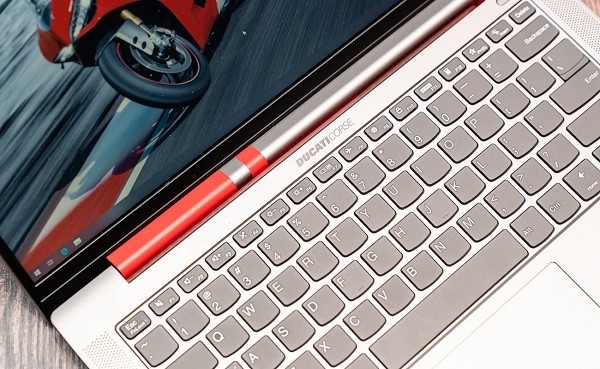 Ngam laptop Lenovo phien ban sieu xe Ducati, gioi han 1000 may-Hinh-9