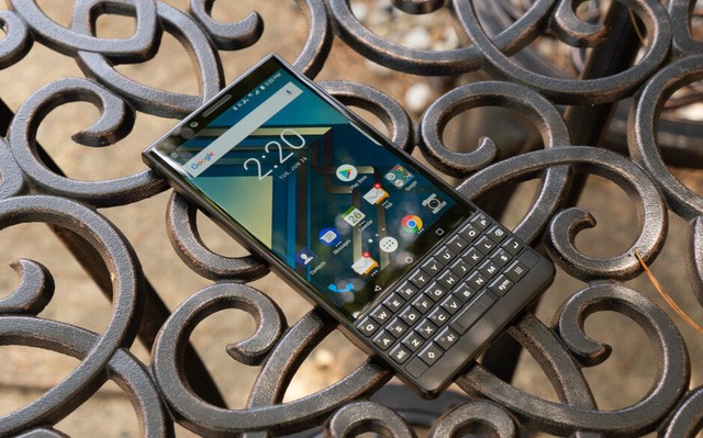 Smartphone 5G ban phim QWERTY gop cong “hoi sinh” BlackBerry-Hinh-11